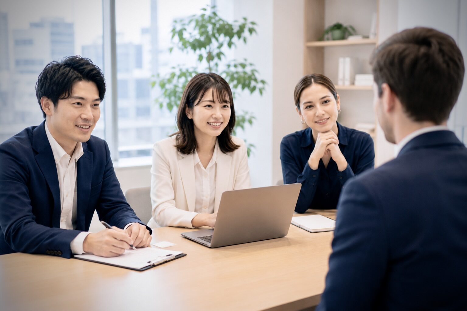 外国人の選考・面接 ― 在留資格の観点で確認したいこと