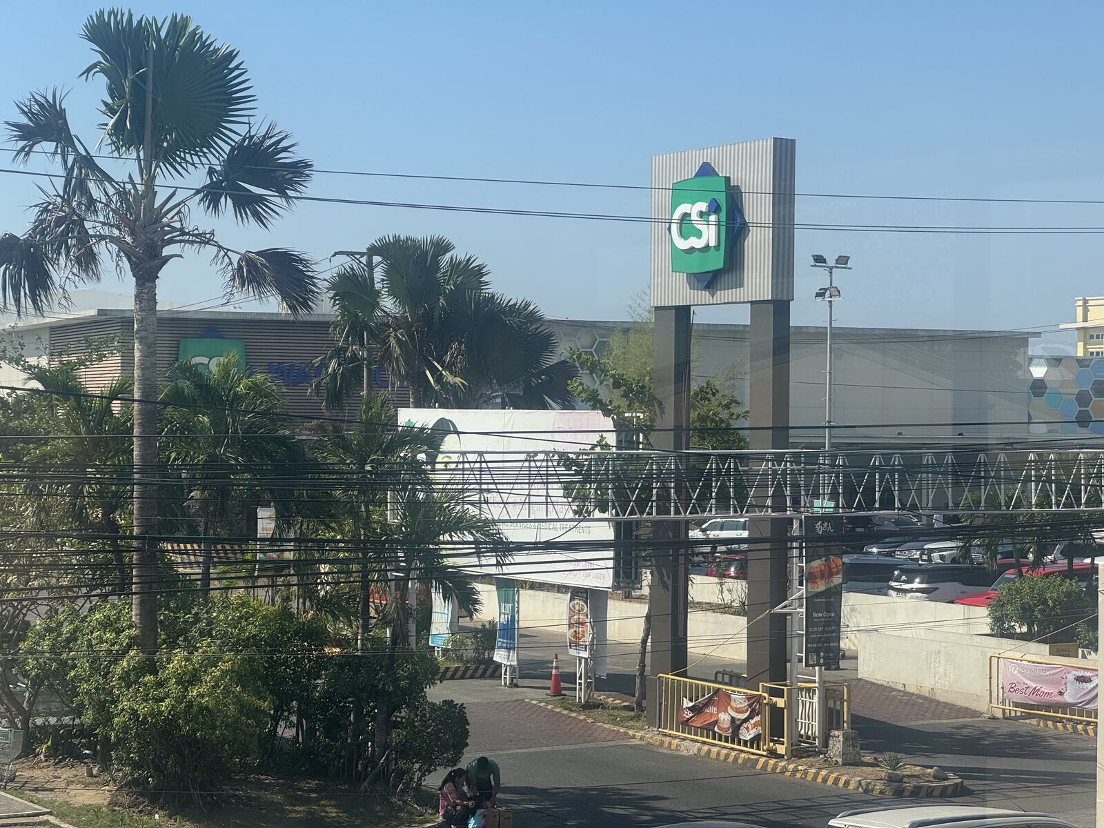 The exterior of CSi Mall