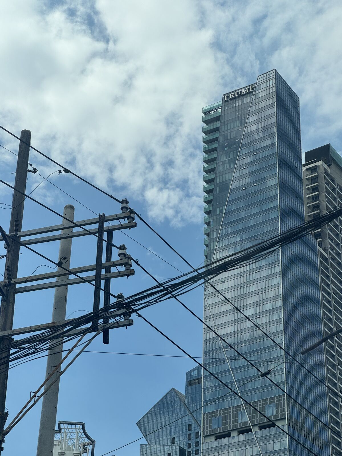 Morning street scene in Manila